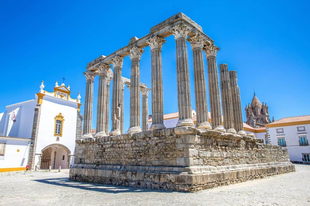 Roman ruins made up of stone columns with some stone bricks on top of them.